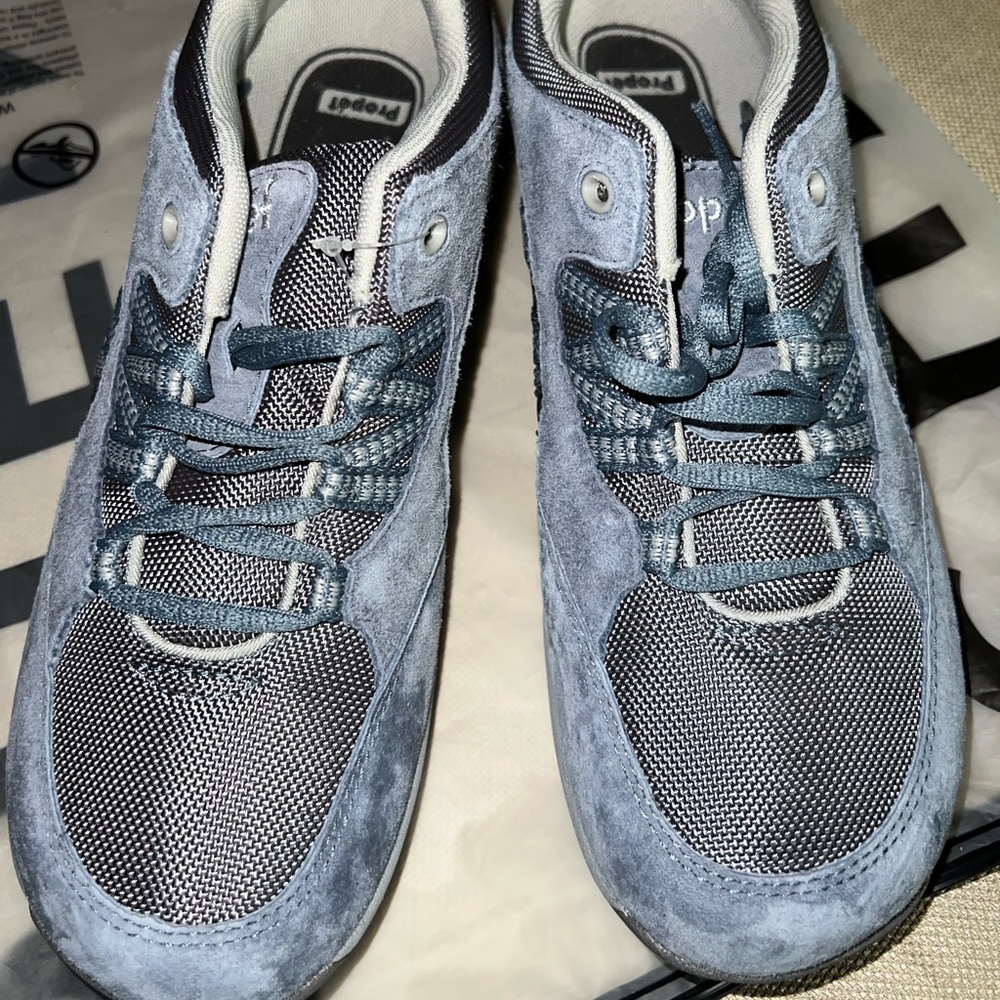 Women sneaker Propet new